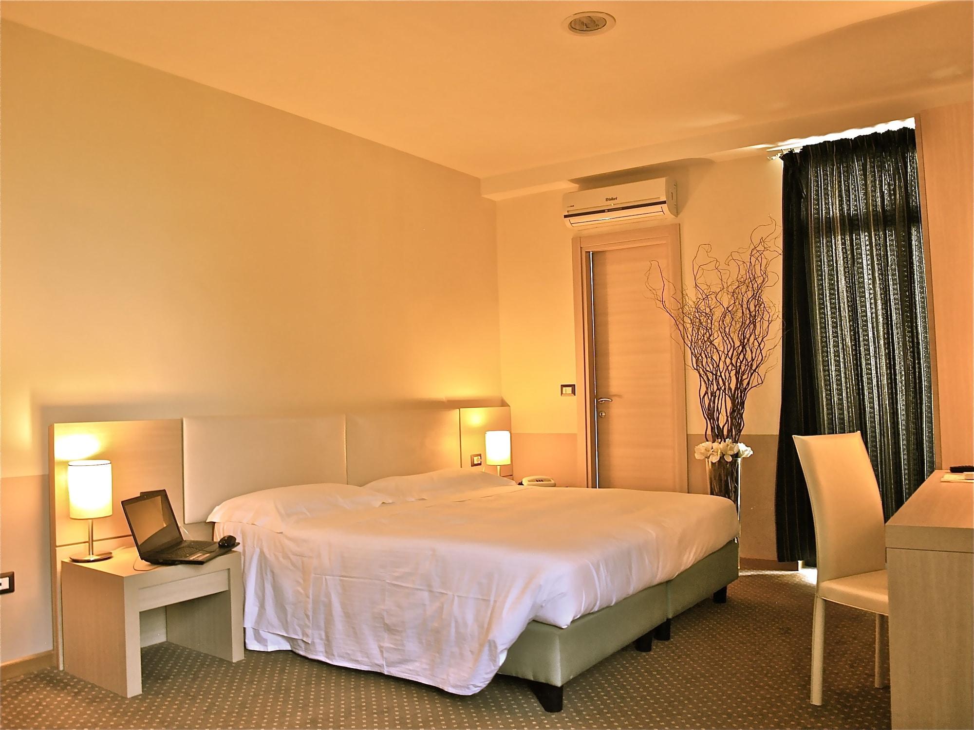 Domus Park Hotel & Spa Frascati Exteriör bild
